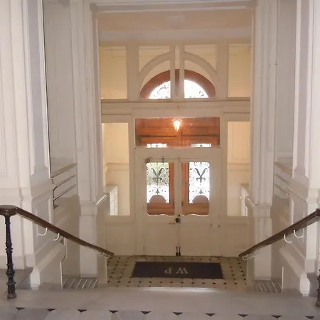 Winter Palace Apartmán